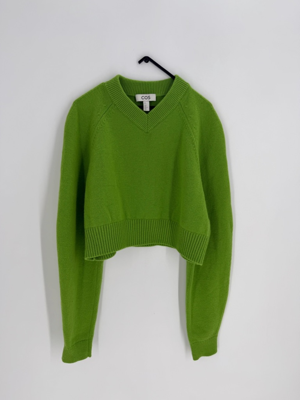 Cos Cropped V-Neck Wool Jumper Sweater In Green - Picture 2 of 7